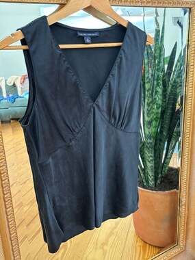 Banana Republic Black Silk Blend V-Neck Sleeveless Top Size 8